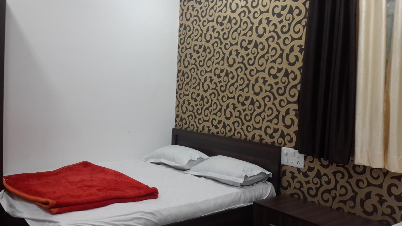 Hotel Holiday Era Opposite Railway Station Αουρανγκαμπάντ Εξωτερικό φωτογραφία