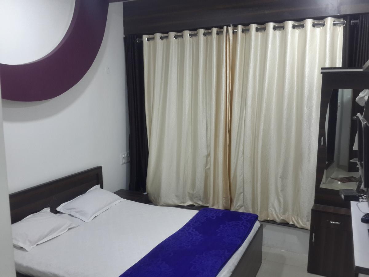 Hotel Holiday Era Opposite Railway Station Αουρανγκαμπάντ Εξωτερικό φωτογραφία