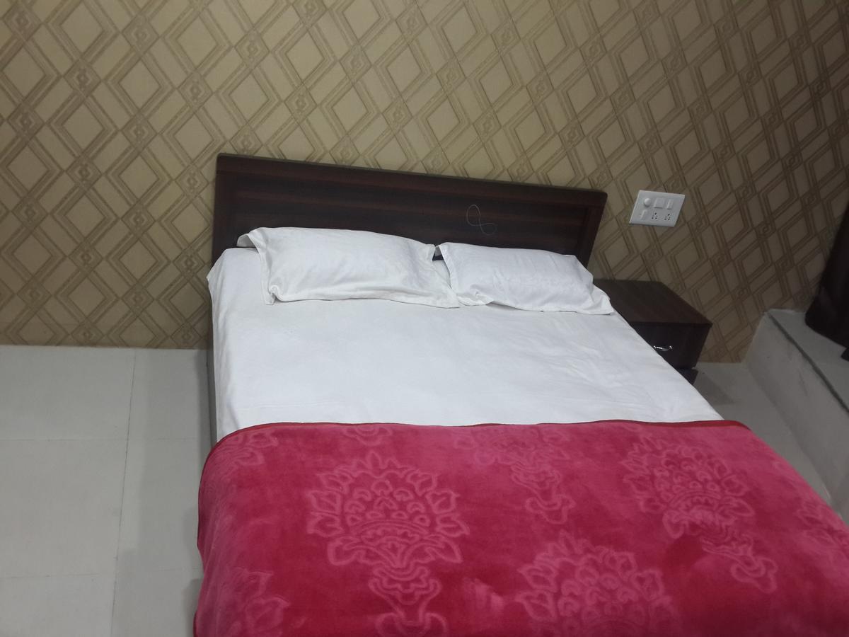 Hotel Holiday Era Opposite Railway Station Αουρανγκαμπάντ Εξωτερικό φωτογραφία