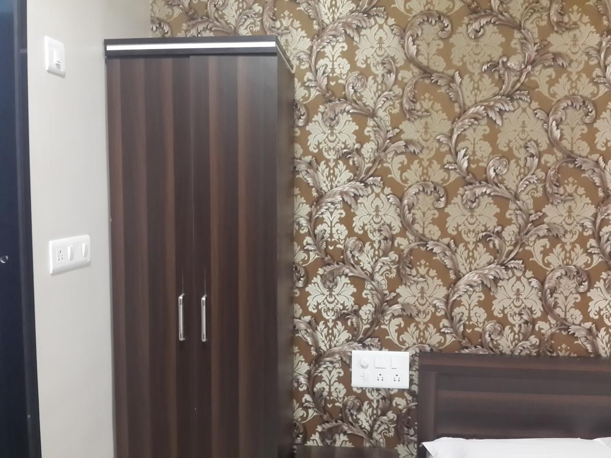 Hotel Holiday Era Opposite Railway Station Αουρανγκαμπάντ Εξωτερικό φωτογραφία