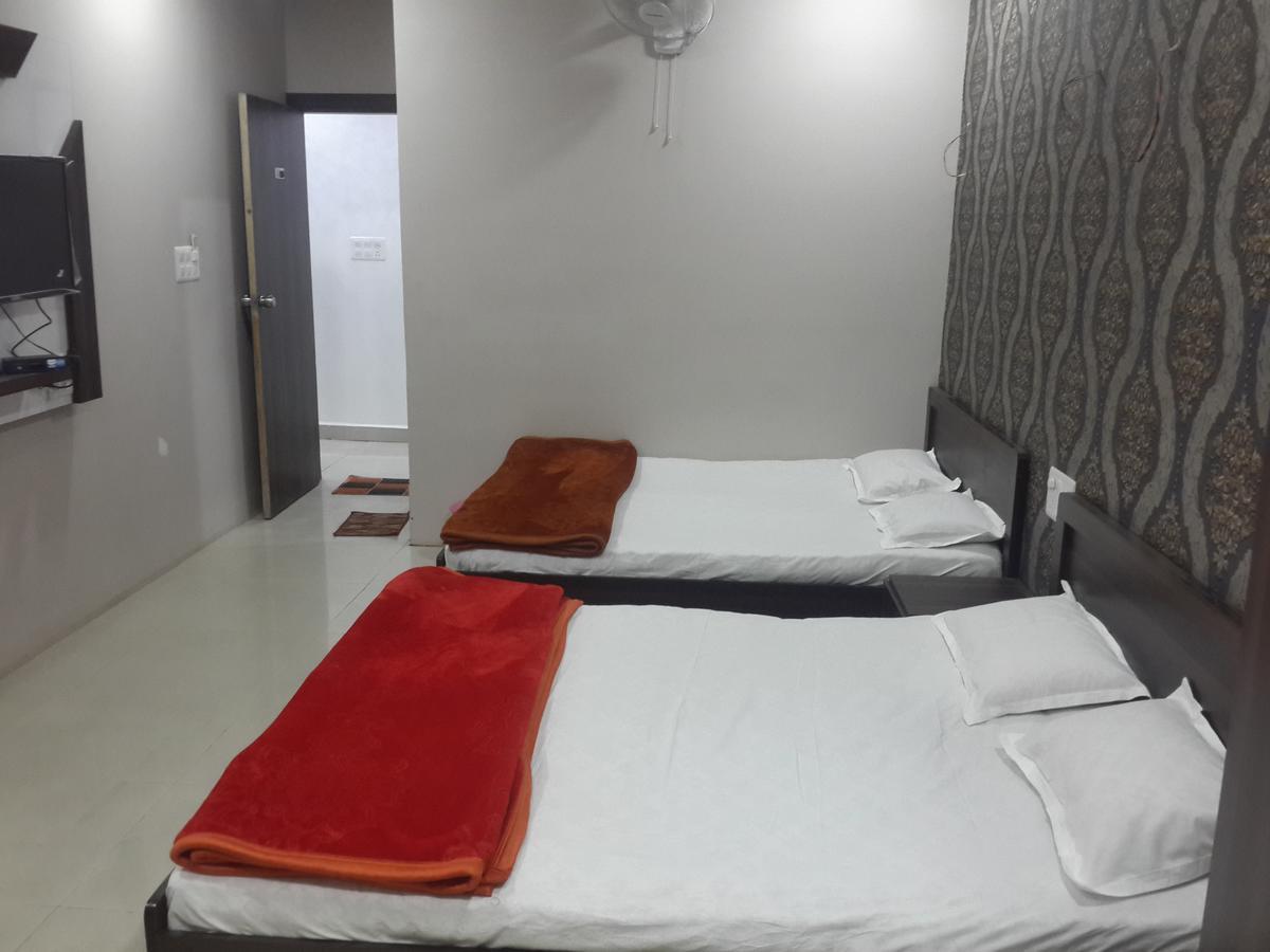 Hotel Holiday Era Opposite Railway Station Αουρανγκαμπάντ Εξωτερικό φωτογραφία