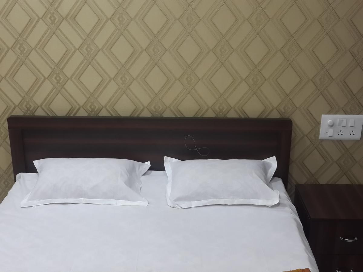 Hotel Holiday Era Opposite Railway Station Αουρανγκαμπάντ Εξωτερικό φωτογραφία