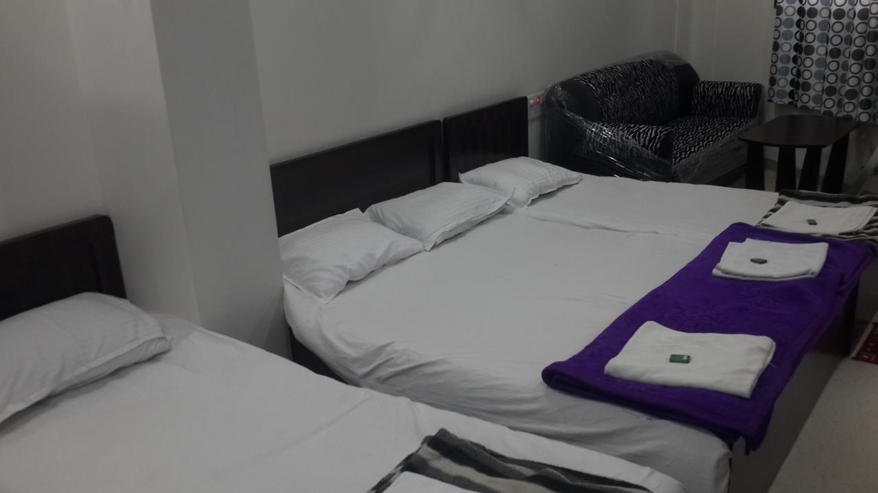 Hotel Holiday Era Opposite Railway Station Αουρανγκαμπάντ Εξωτερικό φωτογραφία