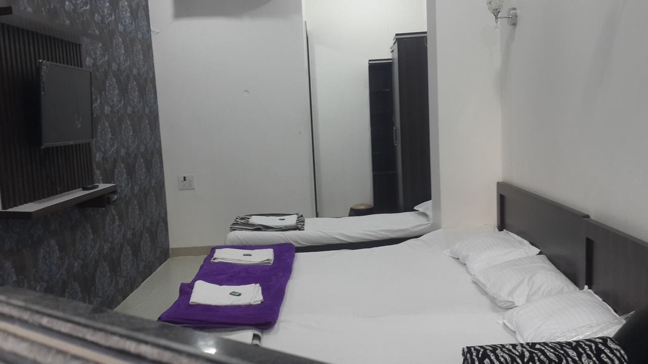 Hotel Holiday Era Opposite Railway Station Αουρανγκαμπάντ Εξωτερικό φωτογραφία